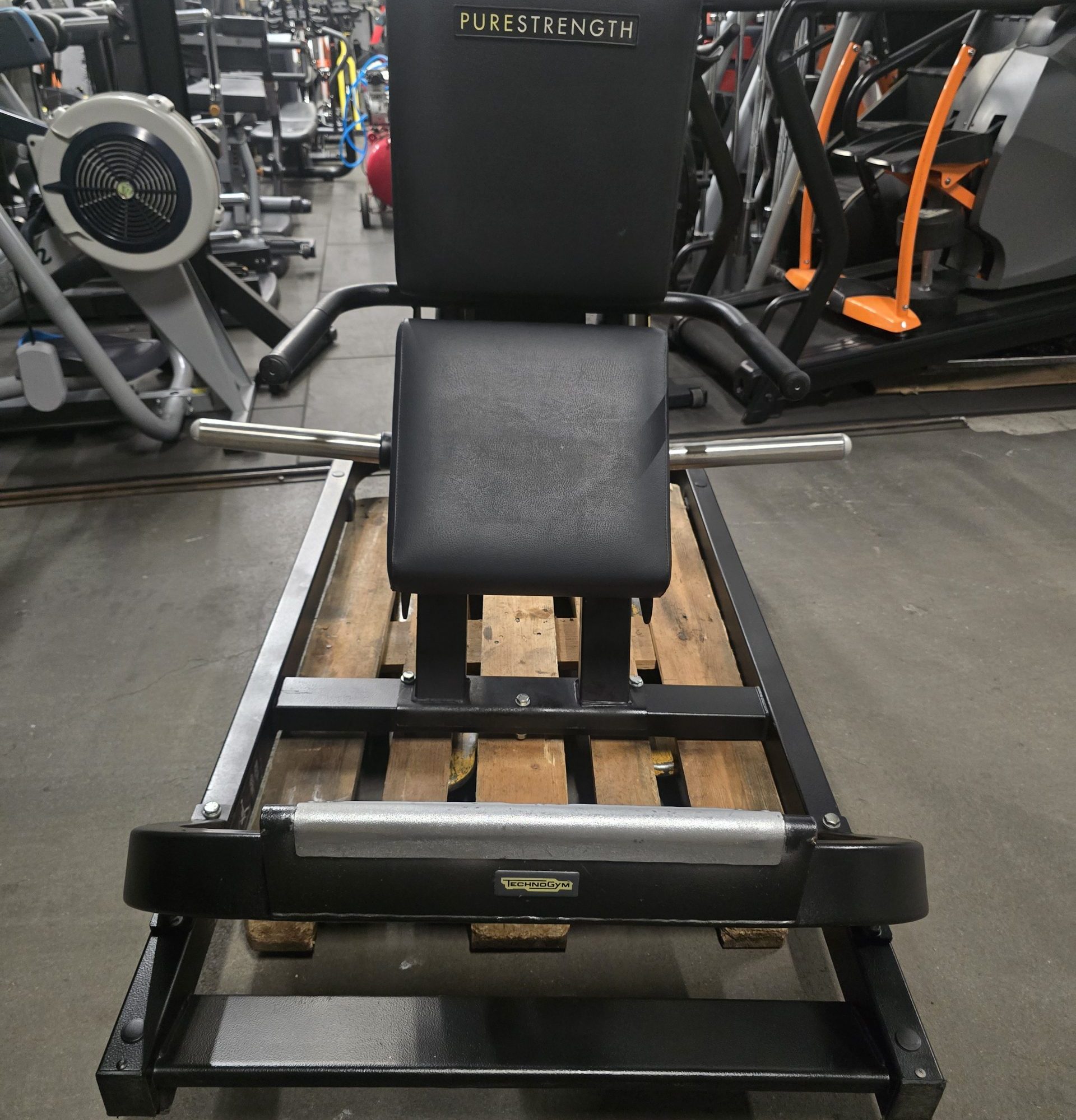 Alternative view of Mollet MG4500 Technogym - Pure Strength