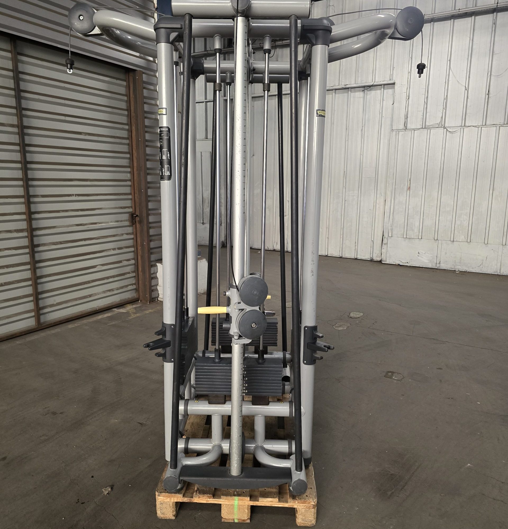 Alternative view of Cable Tower Technogym Element +  / Station 4 postes Technogym